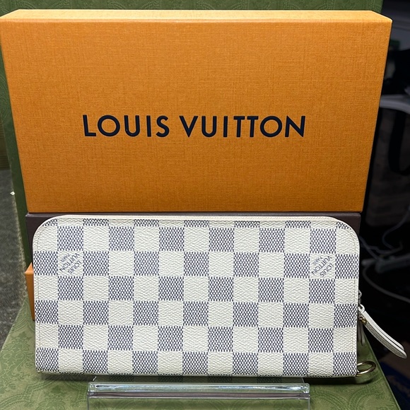 Louis Vuitton Handbags - Authentic like new Louis Vuitton Damier azur double snap organizer wallet/clutch
